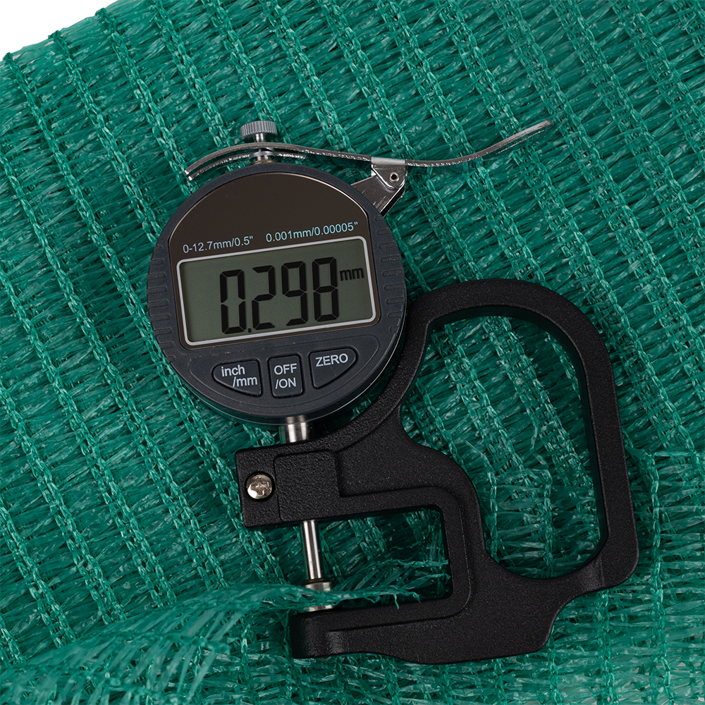 Фасадная сетка защитная, зеленая, 35 г/м², 2*10 м, затенение 35-40% Фасадная сетка защитная, зеленая, 35 г/м², 2*10 м, затенение 35-40%