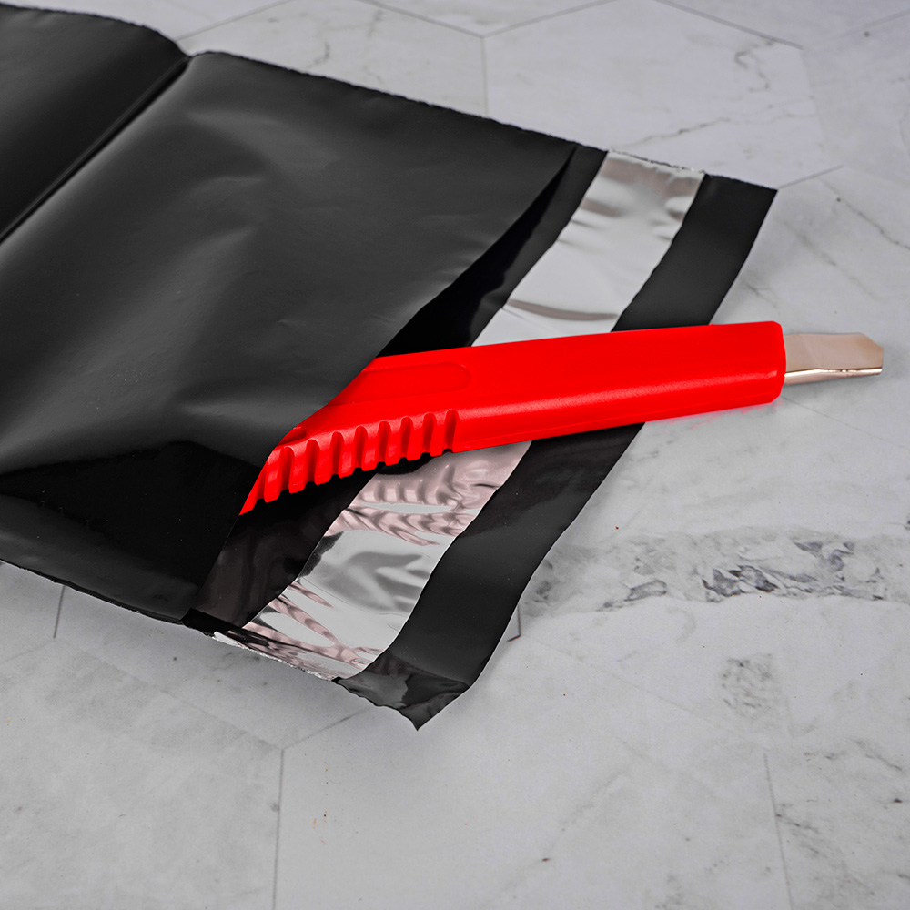 Курьер-пакет чёрный, без кармана, 170*240+40 мм, 50 мкм, 100 шт. Курьер-пакет чёрный, без кармана, 170*240+40 мм, 50 мкм, 100 шт.