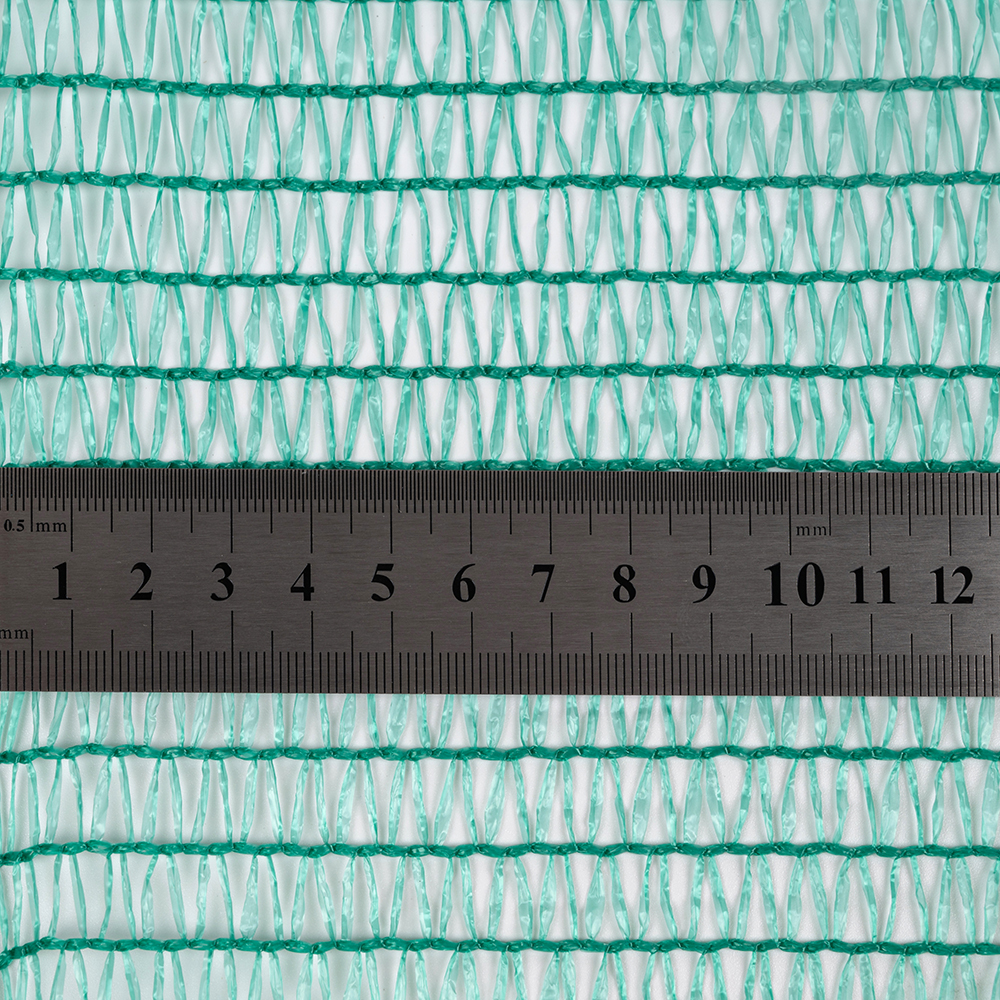 Фасадная сетка защитная, зеленая, 35 г/м², 2*10 м, затенение 35-40% Фасадная сетка защитная, зеленая, 35 г/м², 2*10 м, затенение 35-40%